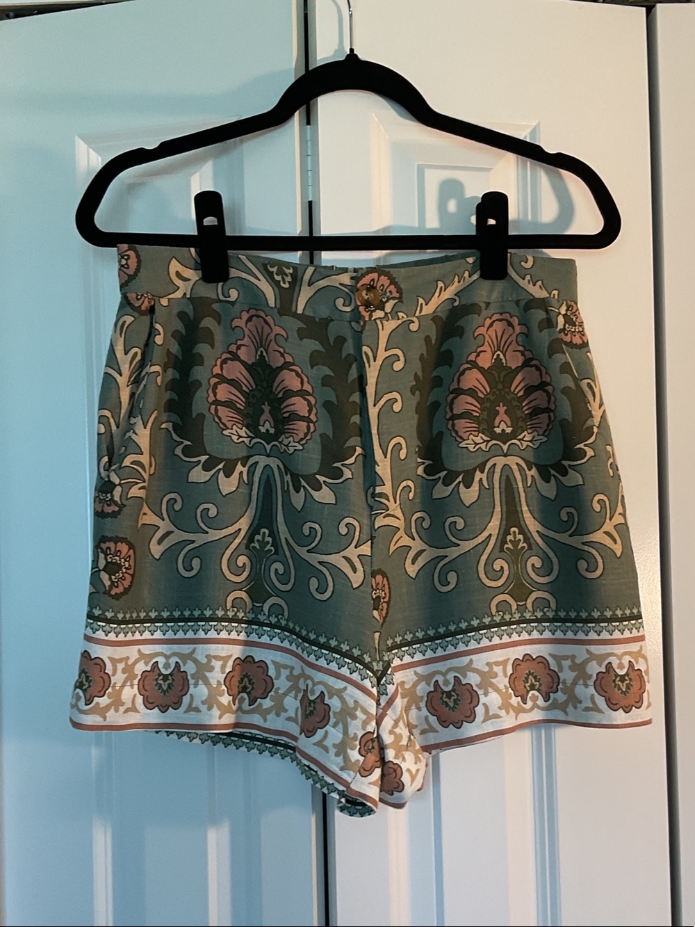 Sanctuary High-Waist Olive Floral Border Shorts